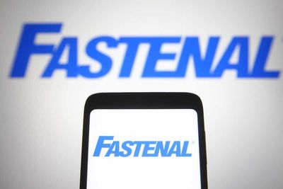 What Are Wall Street Analysts' Target Price for Fastenal Stock?