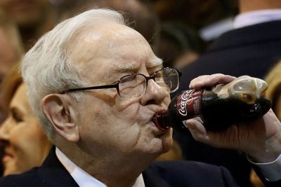 The GOAT of Investing Is Retiring by Year-End, Cash Hoard Hits $382 Billion