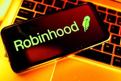 Robinhood To Offer Retail Investors Access To Private AI Companies Despite Bubble Concerns