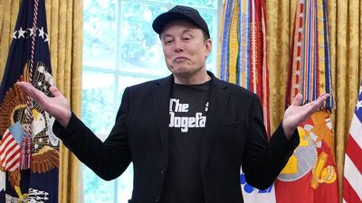 ‘Totally uneducated, uncultured’: Best-selling author cooks Elon Musk with brutal takedown, he’s now in an impotent fury