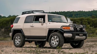 This Toyota FJ Cruiser Took 1,000 Hours to Restore. Time Well Spent
