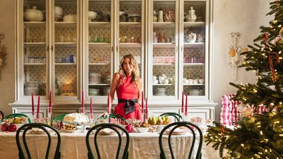 Skye McAlpine’s Ultra Realistic Christmas Tree is Bringing My Nostalgic Visions to Life – Minus the Needle Drop and String Light Tangle