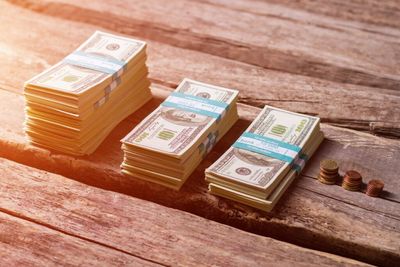 A 28-Year-Old And His Wife Moved In With His Parents To Save Cash. Dave Ramsey Hosts Can't Wrap Their Heads Around It, Laughing Out Loud