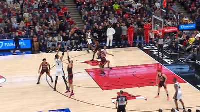 Victor Wembanyama Effortlessly Drains Back-to-Back Late Threes As Spurs Sink Bulls