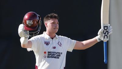 Renshaw plunders century, Green returns to bowling