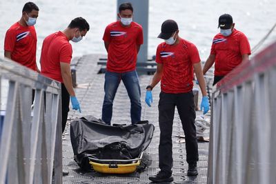 At least 21 Rohingya refugees dead and dozens missing after boat sinks near Thailand–Malaysia border