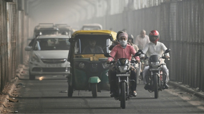 Delhi Blast Suspect Photo Circulates: Was the Explosion a Terror Attack? Here's What We Know So Far