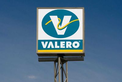Valero Energy Stock: Analyst Estimates & Ratings