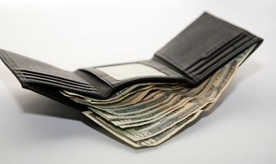 What Is “Cash Stuffing” — And Why Everyone’s Doing It Again