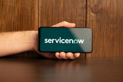 ServiceNow's AI Efficiency Push Has Analysts Targeting Big Gains