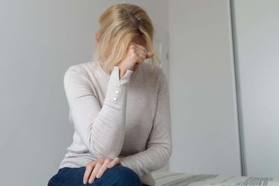 Listening to hypnosis techniques can reduce hot flushes, research suggests