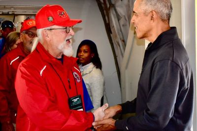 President Obama surprises plane full of veterans arriving in Washington D.C. for holiday with heartfelt thank you