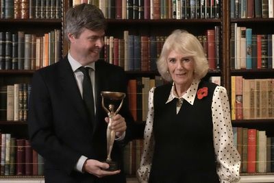 Queen Camilla hosts Booker Prize-winning author David Szalay and Sarah Jessica Parker