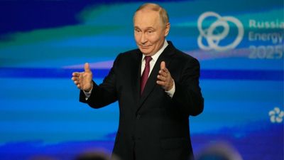 Putin's Injured Hand Draws Comparisons to Trump's as Russian Leader Sparks Fresh Health Concerns