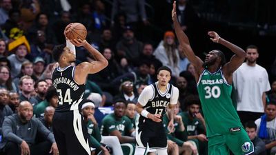 Giannis Had Savage Message for Jason Kidd After Hitting Deep Three vs. Mavs