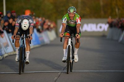 Superprestige Niel: Laurens Sweeck powers past Niels Vandeputte at the line for first victory of the season