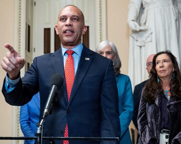 Trump news at a glance: Top House Democrats vow to oppose shutdown bill after splinter group disappoints