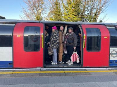 London travel news LIVE: Unexpected line disruption slows travel from Waterloo to Clapham Junction