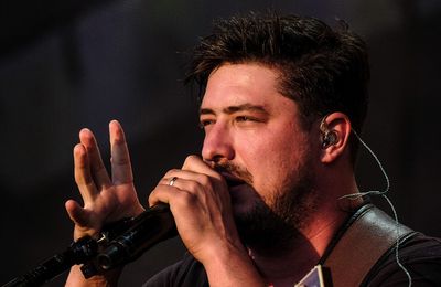 Mumford and Sons' Glastonbury sofa snub