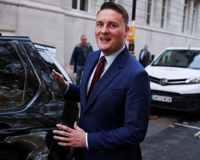 Streeting denies plot to oust Starmer and condemns briefings from No 10