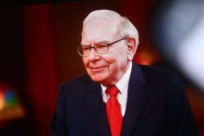 Warren Buffett Takes Veiled Dig At Elon Musk While Criticizing CEO Pay Spiral: 'Envy And Greed Walk Hand In Hand'