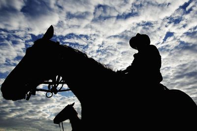 The most downloaded country song in the US right now was made by AI