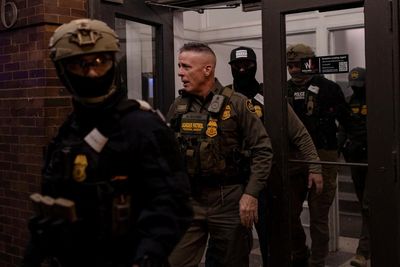 Judge orders release of hundreds arrested during Chicago immigration raids