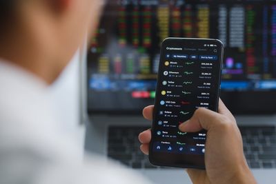 Bitcoin, Ethereum, XRP, Dogecoin Range-Bound Even As Longest Government Shutdown Nears End; Analytics Firm 'Bullish' On This Key BTC Metric