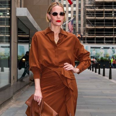 Leslie Bibb’s Revives the C*nty Bob Trend with Some Chic Winter Waves