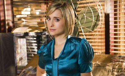 Allison Mack is throwing her ‘Smallville’ costar under the bus