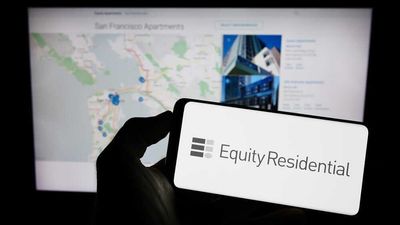 Are Wall Street Analysts Predicting Equity Residential Stock Will Climb or Sink?