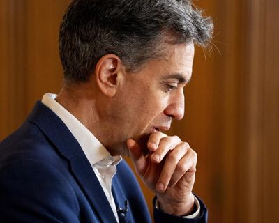 Starmer stands by McSweeney and says he has been ‘assured no briefings against ministers done from No 10’ – as it happened