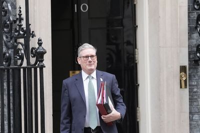 PM prepared to ‘get rid’ of those responsible for briefing war, Miliband signals