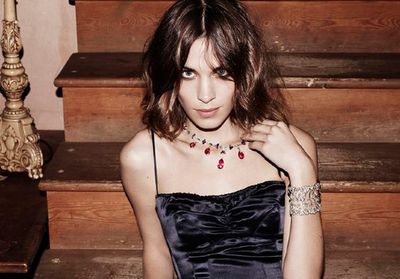 Alexa Chung becomes the latest celebrity targeted by phone snatchers in London