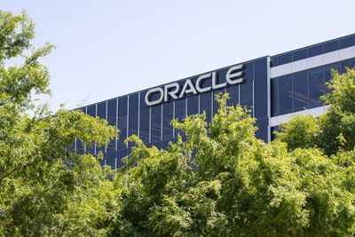 Top Analyst Says Oracle's 'Irresponsible' AI Bet Differs From 'Healthy' Microsoft And Google Demand: A 'Bad Business' With 'Very Low Margins'