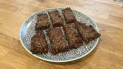 These homemade granola bars are my new favorite post-workout snack with 16g of protein per serving