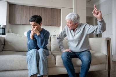 7 Warning Signs You’ve Become the “Toxic” One in the Family