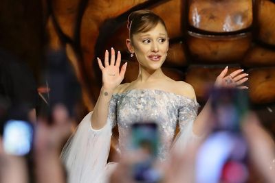 Cynthia Erivo jumps in to shield Ariana Grande from overzealous fan at Wicked: For Good Singapore premiere