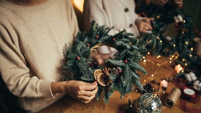 A Homegrown Christmas Wreath is the Holiday Trend That’s Here to Stay – How to Choose the Best Natural Materials for a Professional-Grade Design