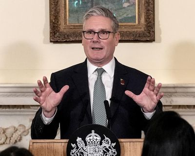 Starmer defies calls to sack chief of staff, claiming briefing didn’t come from No 10