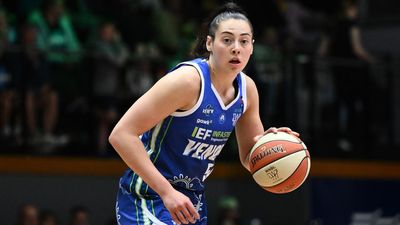 Holmes wins WNBL showdown as veteran reaches milestone