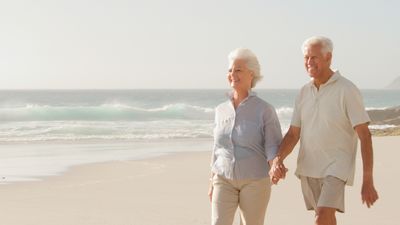 The “Silent Walking” Trend Couples Are Doing That Looks Sad, But Isn’t