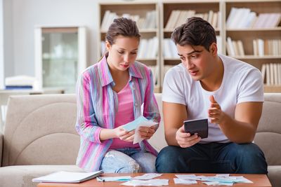 13 Daily Habits That Separate the Financially Secure From the Stressed