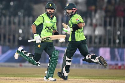 Pakistan beat Sri Lanka in second ODI as tour continues despite bombing