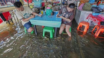 Flood turns Thai restaurant into unusual attraction