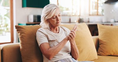 Stop the Aging Trap: A Doctor’s 4-Step Guide to Protecting Your Joints