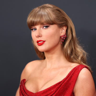 These Are All the Beauty Products That Taylor Swift Actually Uses—Including Her Signature Red Lipstick and Eyeliner