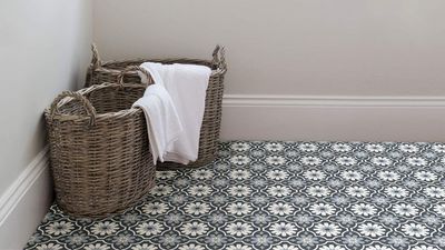 7 Things No One Tells You About DIYing Vinyl Flooring in a Bathroom (but I Really, Desperately Wish They Did)