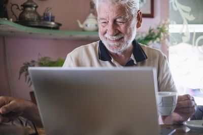 5 Ways to Get Free Internet If You’re Over 60