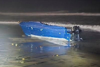 Four dead and five injured after boat believed to be carrying migrants capsizes off San Diego coast